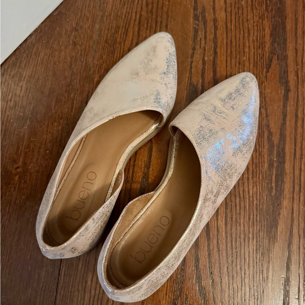 Bueno Women's Light Pink Shimmering Flats